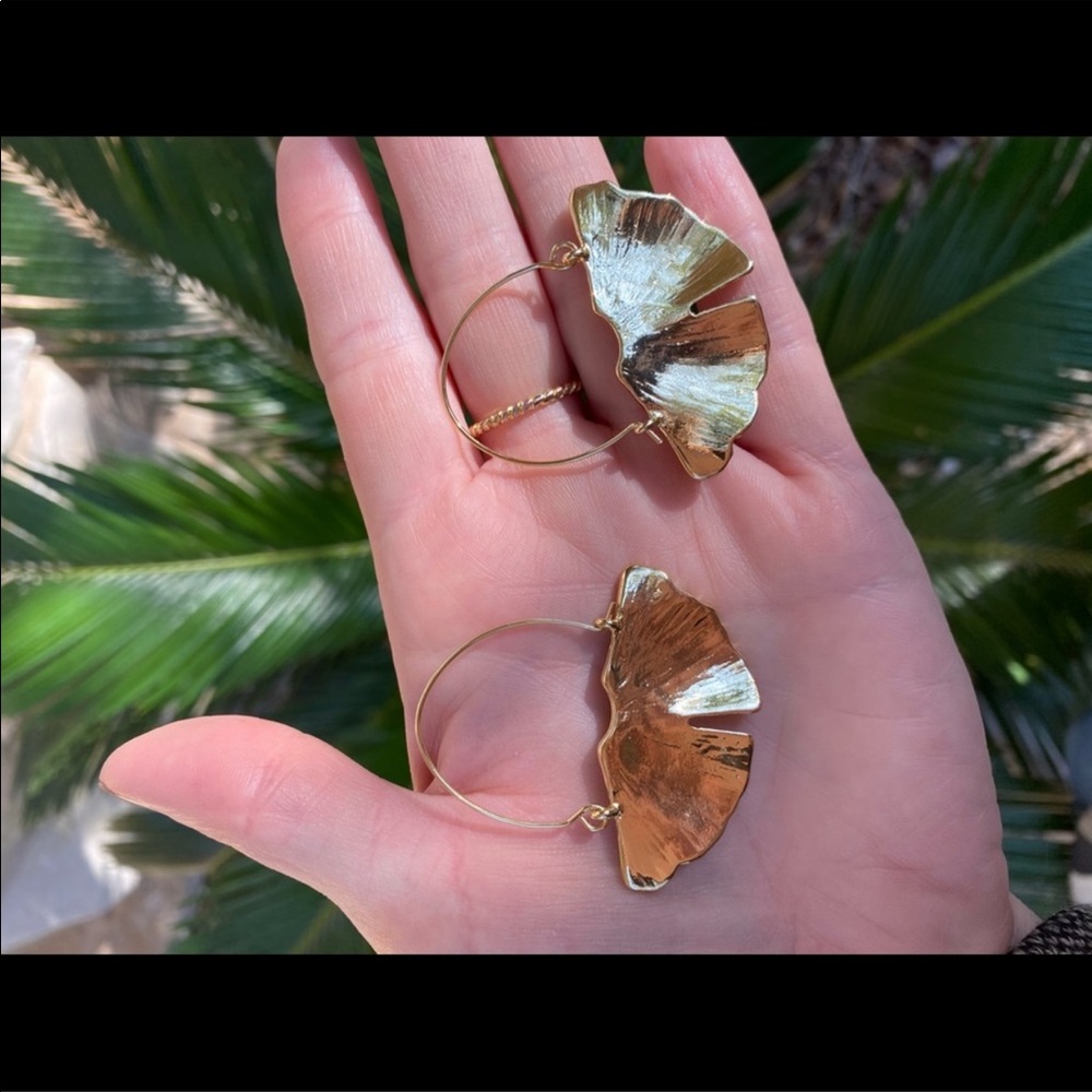 HP!! Gold ginkgo hoop earrings - Picture 4 of 6